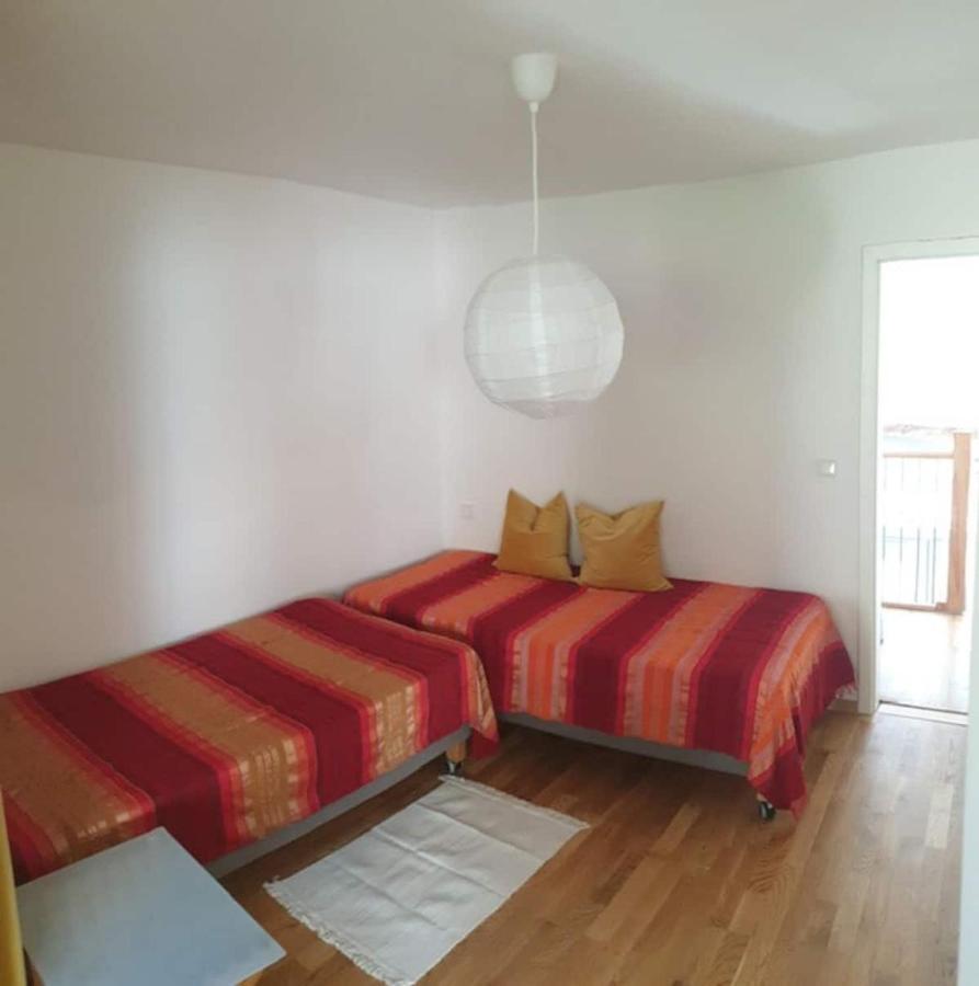 Moderne Wohnung Mit Studio In Bauernhausscheune Am See Biersdorf am See Exterior photo